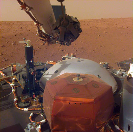 A sonda tirou até uma selfie e enviou para a Nasa mostrando que tudo está funcionando bem e pronto para iniciar a exploração