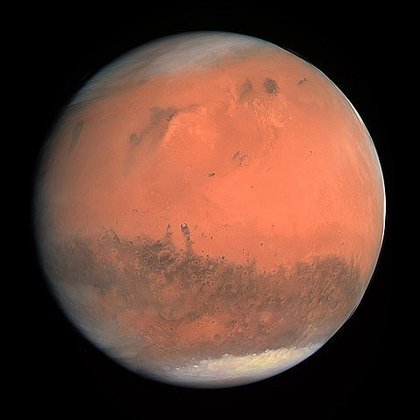Marte também já era visto desde os tempos antes de Cristo. Mas telescópio e a evolução da Ciência possibilitaram compreender melhor o planeta. 