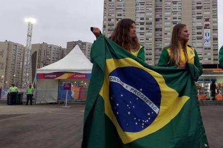 Martine e Kahena, durante anúncio oficial do COB