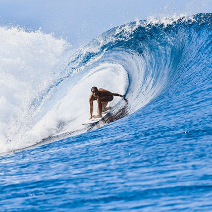  Mas a sede mais incrível é a do Surfe No Taiti, que fica a 15.000km de Paris, na Polinésia Francesa. Nunca uma sede secundária ficou tão longe da sede principal principal dos jogos