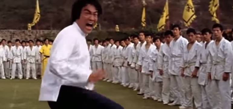 Mas, além de conquistar respeito nas artes marciais, ele levou esse talento para o mundo da interpretação, seguindo uma vocação já iniciada em Hong Kong. Bruce tornou-se o primeiro oriental a tornar-se um superastro do cinema a nível mundial. 