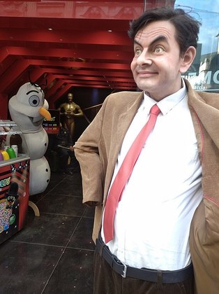 Mas existe um museu em Cracóvia, na Polônia, que viralizou nas redes sociais depois que um tik toker passou por lá, achou tudo de péssimo gosto e postou um tour, mostrando as esculturas tenebrosas. Saudações do Mr. Bean.
