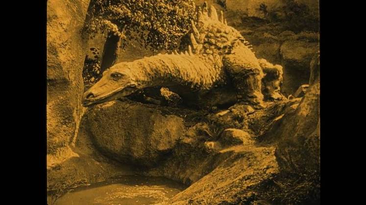 Mas qual foi o primeiro dragão de que se tem registro no cinema? Tudo indica que seja a criatura que aparece em “Os Nibelungos - A Morte de Sigfried”, filme de Fritz Lang, lançado em 1924. A criatura impressionou a audiência na época!