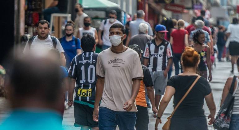 Uso de máscara começou a ser flexibilizado em boa parte do Brasil neste mês