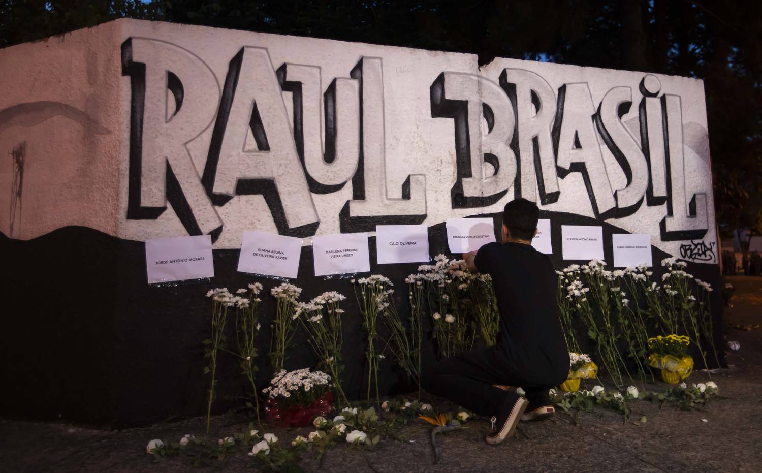 Massacre de Suzano comoveu a comunidade local e todo o Brasil, com homenagens às vítimas (Edu Garcia/ R7)