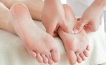 massagem nos pés