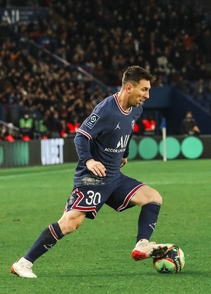 O Paris Saint-Germain, do craque Messi, na tela da HBO Max