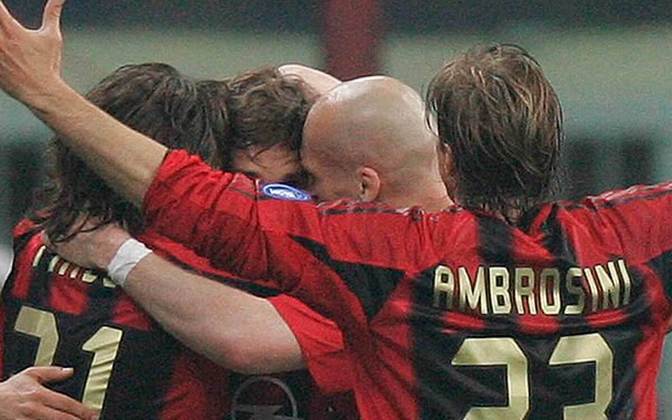 Massimo Ambrosini (45 anos) - O jogador conquistou a torcida do Milan pelo esforço e pelas alfinetadas na Inter. Atualmente trabalha como comentarista esportivo.