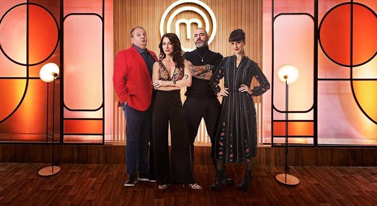 Ana Paula Padrão e os jurados do "MasterChef" da Band