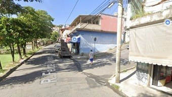 Aniversariante mata amigo da namorada por causa de um abraço 