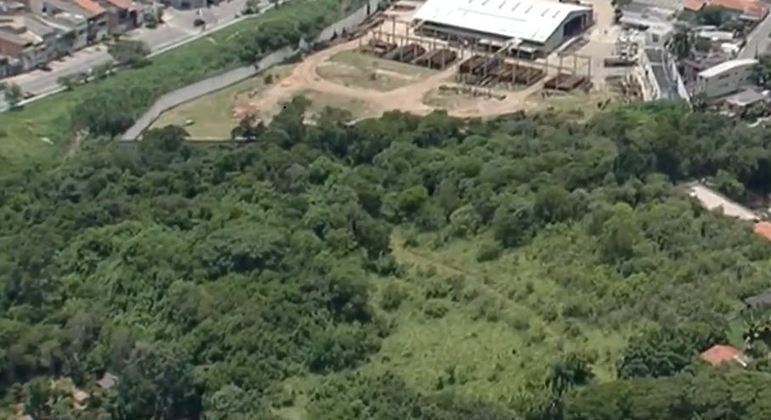 Polícia Civil encontra cemitério clandestino usado pelo PCC em Carapicuíba (SP)