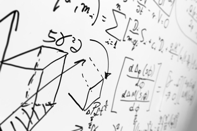 Em 2022, o Brasil alcançou 379 pontos em matemática, 410 em leitura e 403 em ciências. Na edição anterior, em 2018, o desempenho foi de 384 pontos em matemática, 413 em leitura e 404 em ciências. Célio Tasinafo, diretor pedagógico do colégio Oficina do Estudante, explica que a origem do problema é o ensino do conteúdo desvinculado à realidade do estudante. Por isso, os alunos não conseguem entender a importância de aprender matemática no dia a diaVEJA: Pisa 2022: resultado do Brasil foi positivo, na avaliação da OCDE