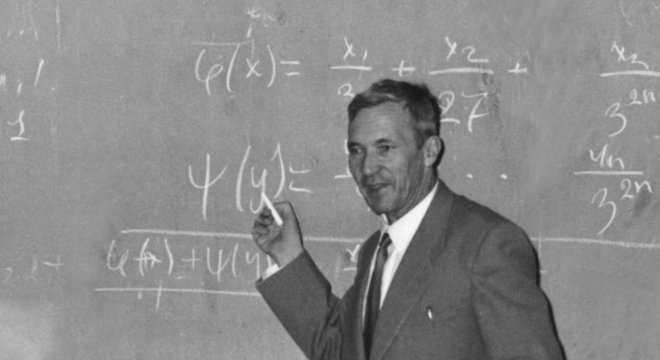 Andrei Kolmogorov concluiu não ser possível resolver alguns problemas envolvendo fenômenos lineares com as ferramentas matemáticas disponíveis hoje
