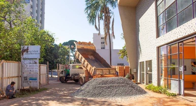 Materiais de construção estão no local - (Foto: Divulgação)