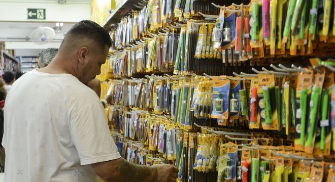 Preço dos materiais escolares devem aumentar 8% em 2020, diz associação
