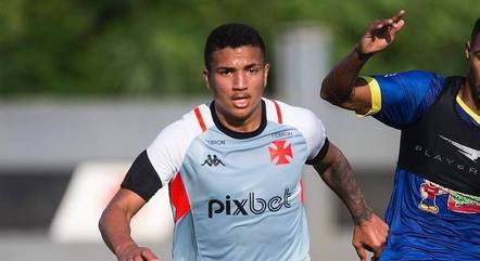 Mateus Carvalho em ação em jogo-treino do Vasco contra o Sampaio Corrêa-RJ
