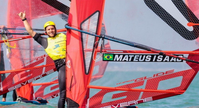 Mateus Isaac busca no Mundial de windsurf uma vaga em Paris 2024
