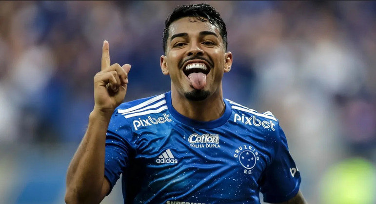 Matheus Bidu em ação pelo Cruzeiro