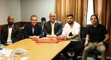 Matheus Cunha renova contrato com o Flamengo