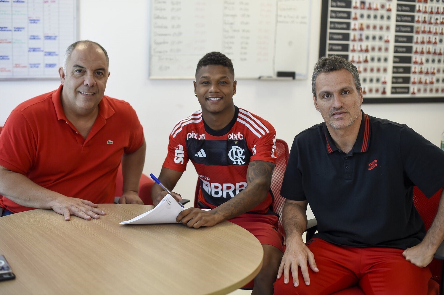 Matheus França marca presença em sorteio da Copa Nike de 2023 - Lance!