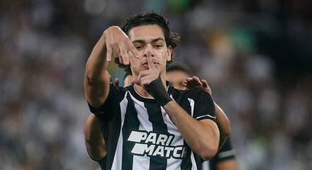 Matheus Nascimento comemorando gol pelo Botafogo