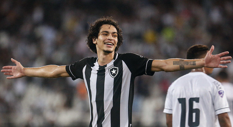 Matheus Nascimento tem 18 anos e é considerado uma das principais joias do Botafogo