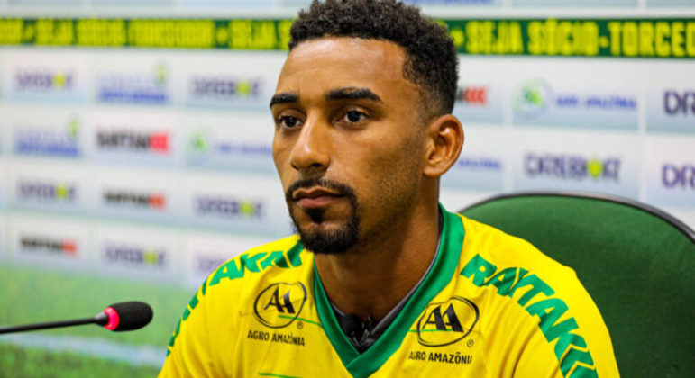 Matheusinho cometeu pênalti, aos 19 minutos do primeiro tempo, contra o Londrina. Investigado