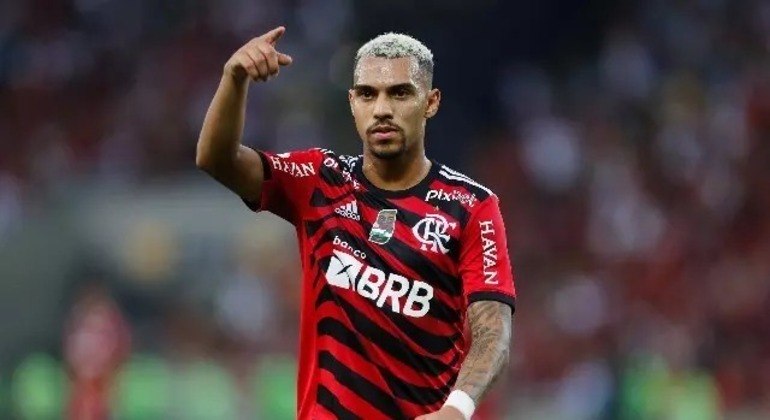 Matheuzinho será desfalque no Flamengo nas próximas semanas