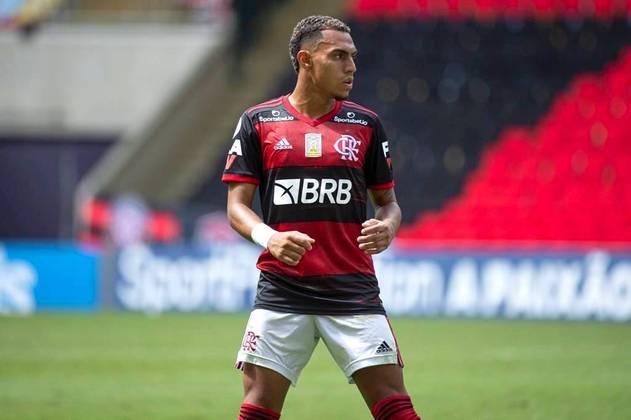 Matheuzinho (Flamengo) - 21 anos: Boa parte dos flamenguistas chegou a pedi-lo como titular na vaga de Isla na lateral-direita. O atleta possui contrato com o Fla até o final de 2023 e um valor de mercado de 4 milhões de euros (R$ 26,4 milhões). 