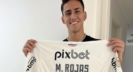 Rojas posa com a camisa 10 do Corinthians