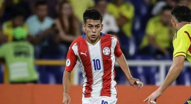 Matías Segovia em ação pela seleção paraguaia sub-20