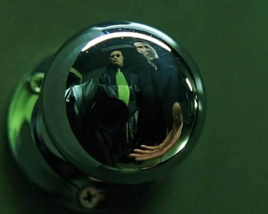 “Matrix” (1999): Nessa cena, Morpheus diz a Neo a frase 