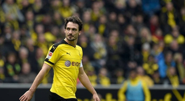 Mats Hummels - Quem teve história parecida com a de Gotze foi Hummels. Consolidado no Borussia Dortmund, ele decidiu se transferir para o Bayern de Munique, clube que pelo qual atuou nas categorias de base. De volta ao Bayern, ele não teve o mesmo sucesso e decidiu retornar ao Dortmund em 2019
