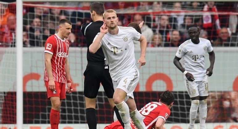 De Ligt fez o gol que deu a vitória ao Bayern de Munique na Bundesliga
