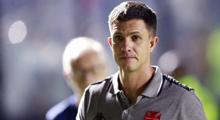 Maurício Barbieri elogiou a atuação do Vasco na goleada sobre o Resende