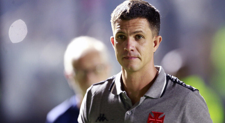 Maurício Barbieri elogiou a atuação do Vasco na goleada sobre o Resende