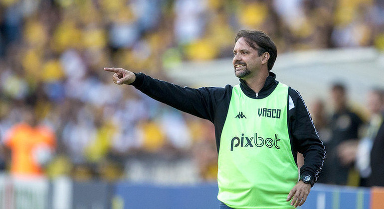 Maurício Souza comanda o Vasco na Série B
