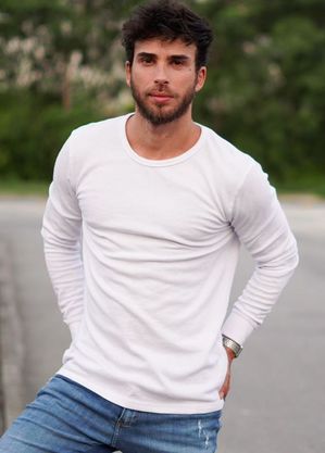 Mauro Cominato é uma das atrações da novela 'Todas as Flores' no Globoplay
