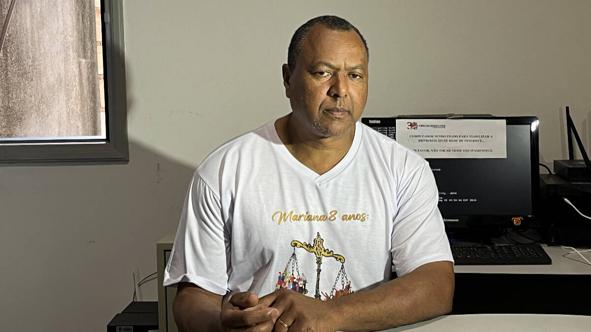 Mauro tenta resgatar história da comunidade (Maria Luiza Reis / R7)