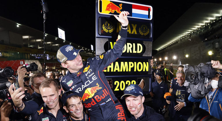 Verstappen conquistou o seu segundo título mundial de F1 faltando quatro etapas para o fim da temporada