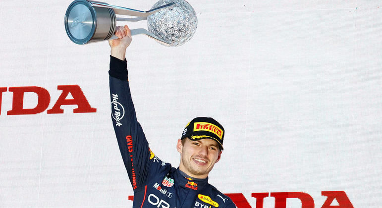 Troféu do bi foi levantado no GP do Japão, casa da Honda, parceira da Red Bull