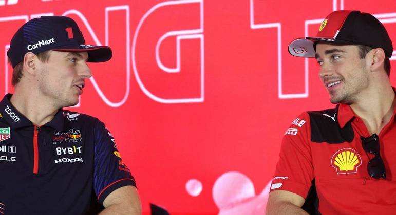 A disputa de Verstappen e LeclercNas primeiras etapas de 2022, Max Verstappen, da Red Bull, e Charles Leclerc, da Ferrari, protagonizaram incríveis disputas durante as corridas. O título do último ano ficou para o holandês, que faturou o bicampeonato com a RBR, mas o monegasco pode retomar as chances de ser campeão em 2023