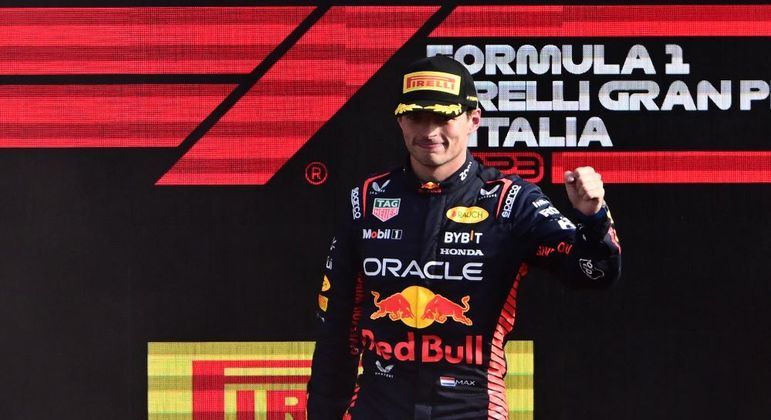 Verstappen comemora sua décima vitória consecutiva na Fórmula 1