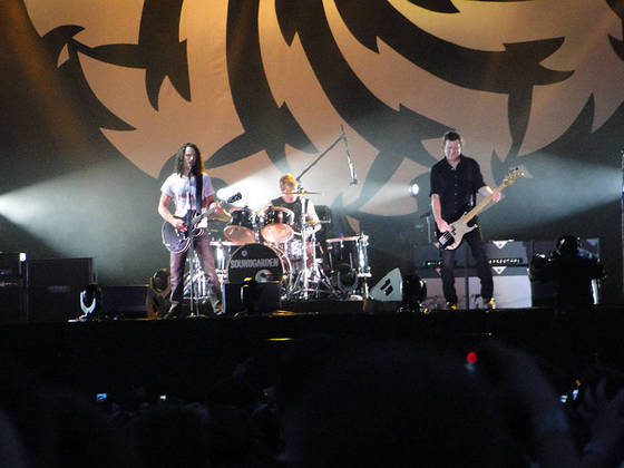 May se juntou com à Soundgarden (foto), uma das principais bandas do movimento Grunge,  para gravar a faixa 