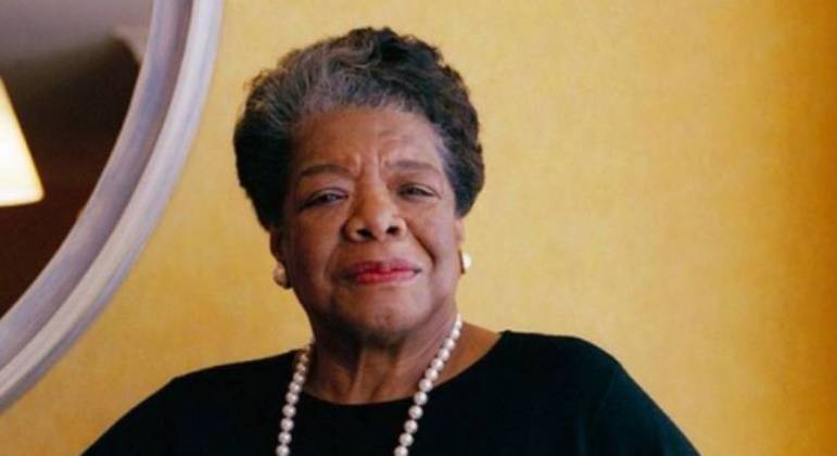 Maya Angelou, poetisa e ativista afro-americana