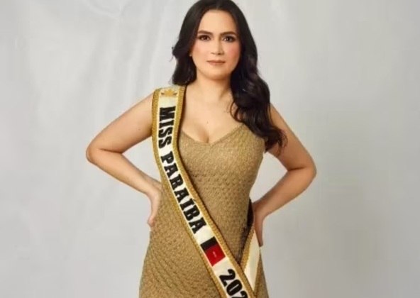 Maya tinha 9 títulos de concursos de beleza. Em janeiro deste ano foi coroada Miss Sertão Paraibano CNB.