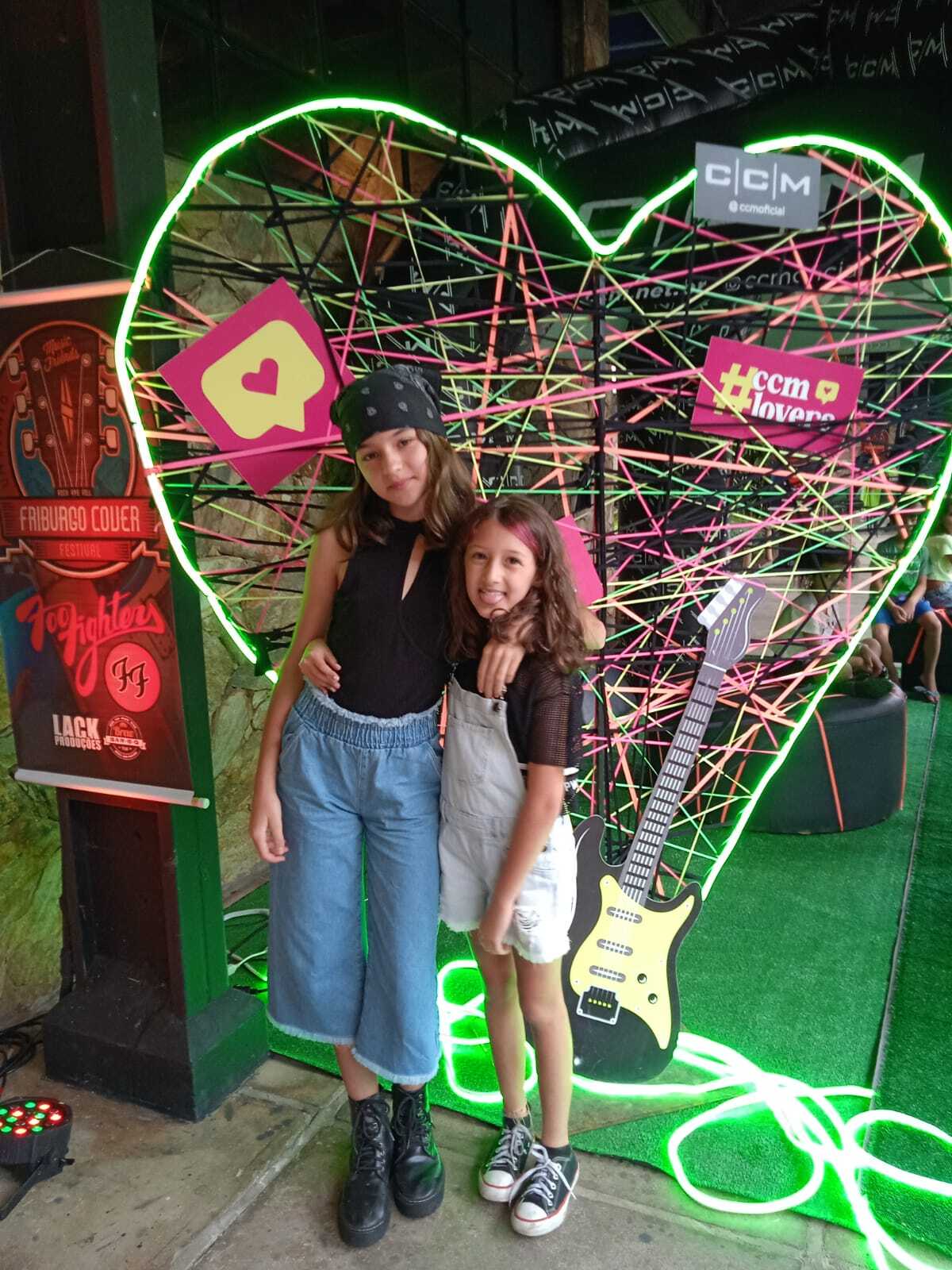 Com a prima Ellis: "Sou filha única, mas gosto dela como se fosse minha irmã"