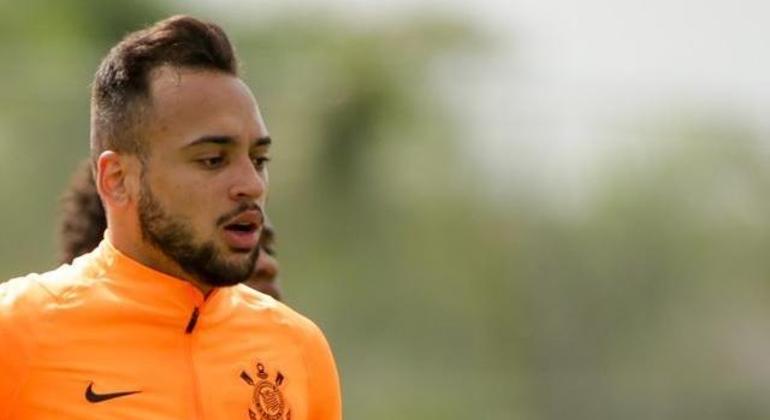 Volante Maycon em treino pelo Corinthians