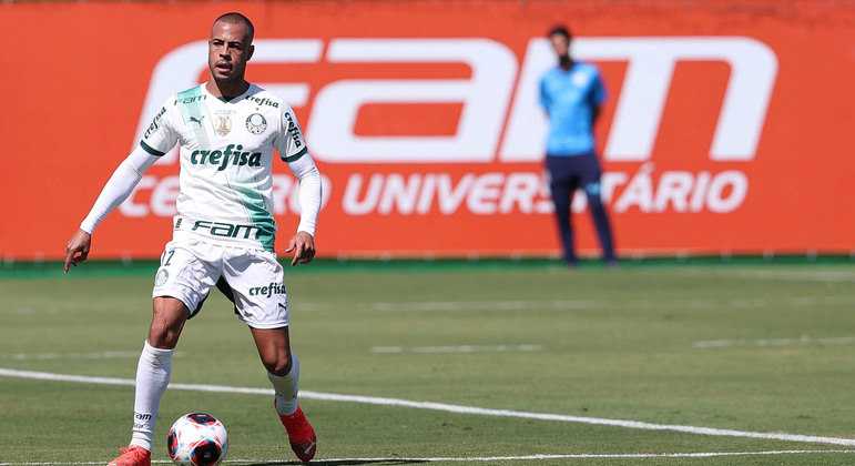 Mayke em jogo-treino pelo Palmeiras