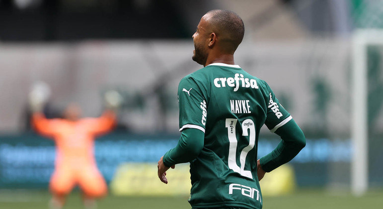 Mayke comemora o gol marcado na vitória do Palmeiras sobre o Goiás por 3 a 0 no Allianz